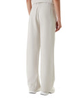 Adidas Pantaloni da donna Essentials Small Logo JC5922 Beige - vista posteriore