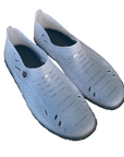 Proteggiti con le scarpe da scoglio Arena Sharm. Realizzate in morbido PVC italiano con fori traspiranti, offrono protezione e grip per tutte le attività in acqua