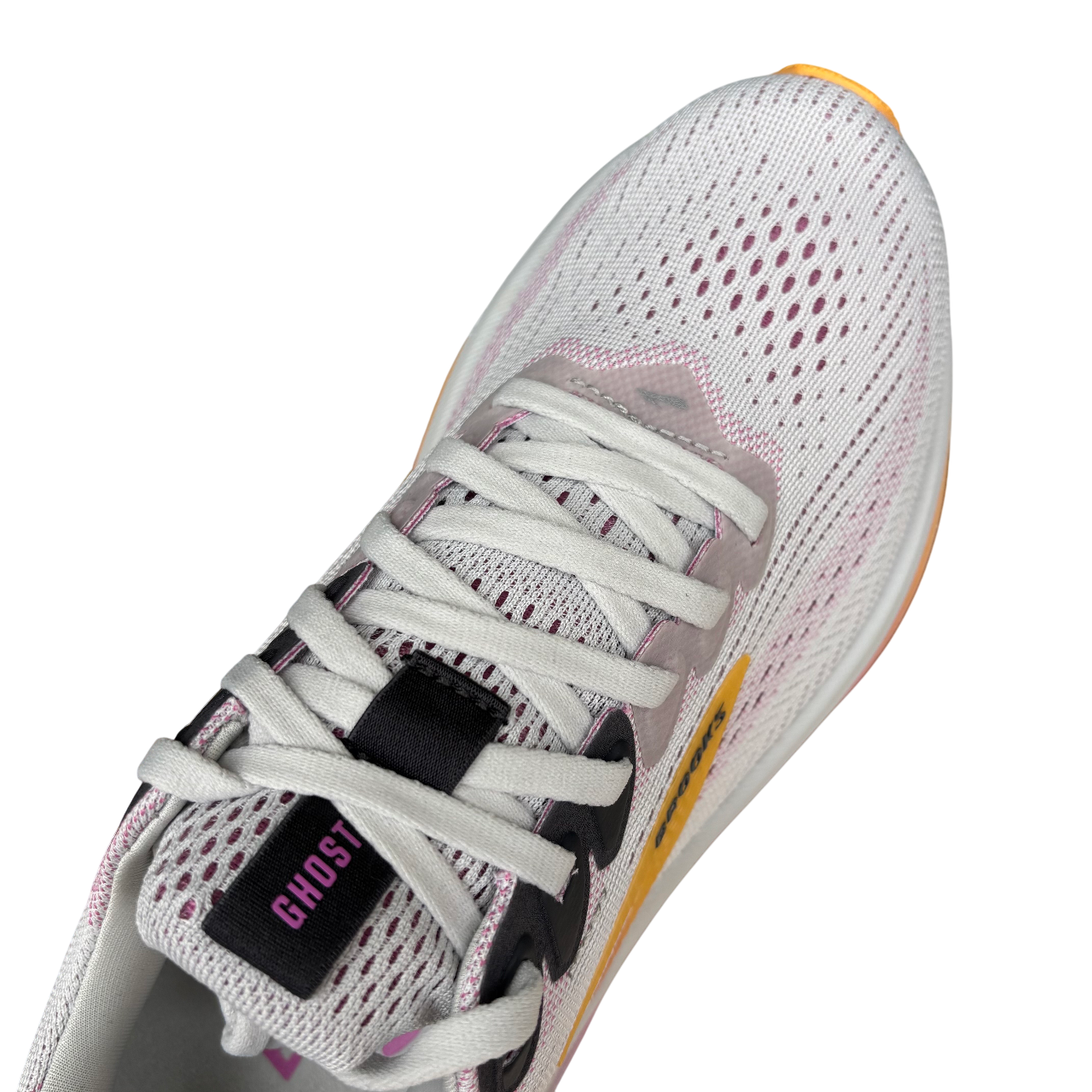 Scarpe running Brooks Ghost 17 da donna colore ostrica-albicocca vista dall'alto con dettaglio tomaia e lacci