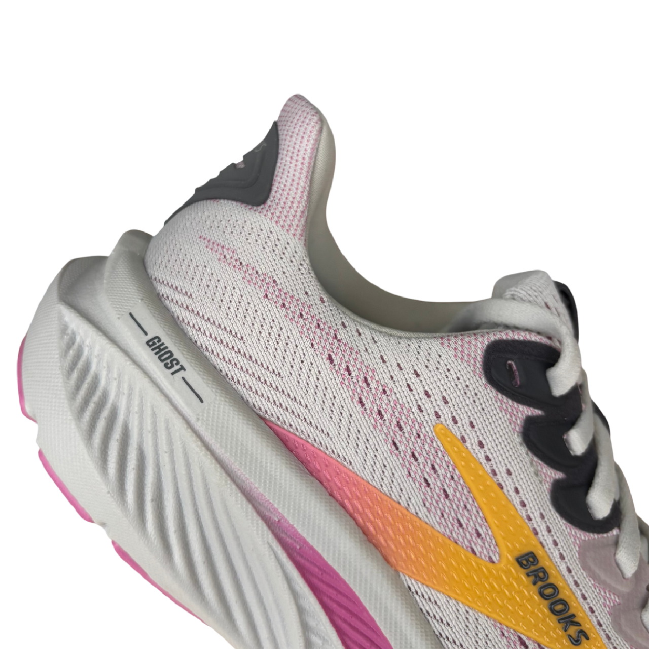 Scarpe running Brooks Ghost 17 da donna colore ostrica-albicocca dettaglio tallone con rinforzo strutturale