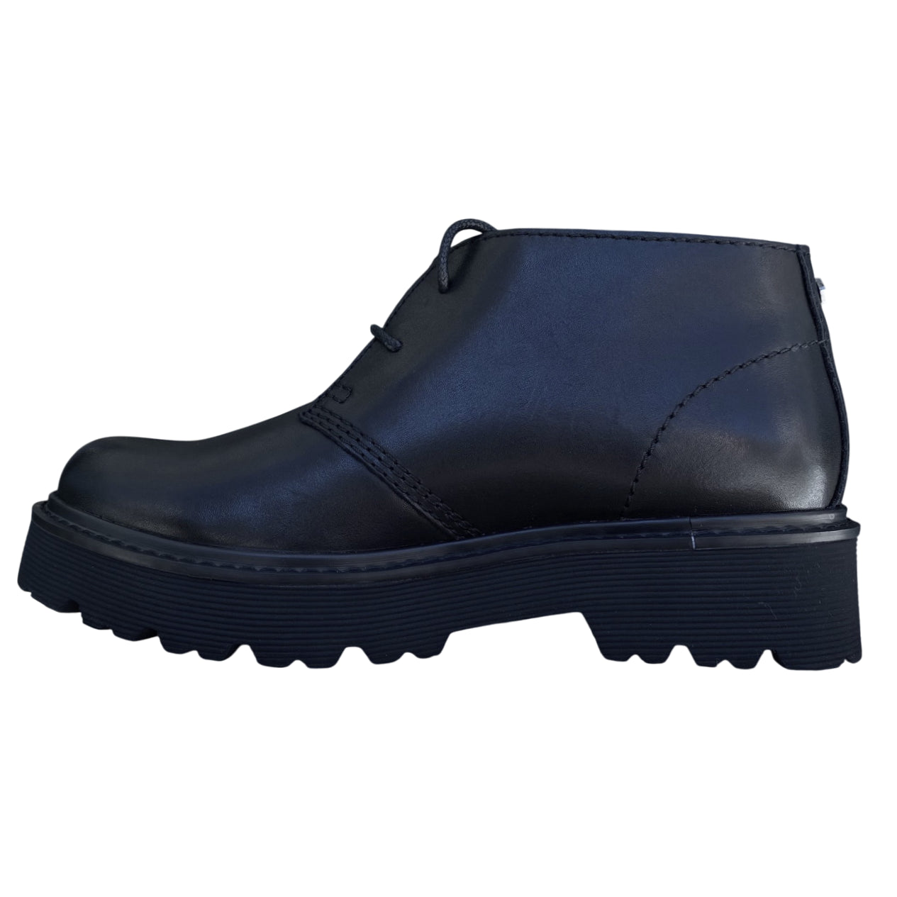 Vista laterale interna Cult Slash pelle nera spazzolata con dettagli eleganti e costruzione premium