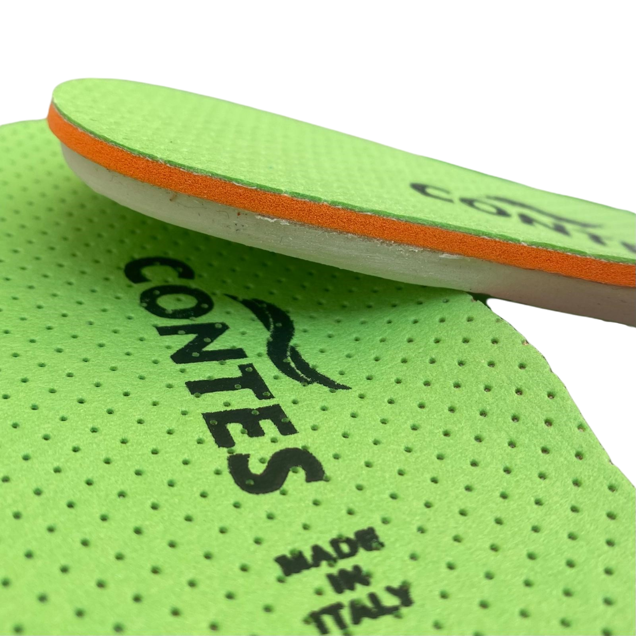 Dettaglio della soletta Contes con memory foam traspirante e lattice vegano 25 shore, ideale per supporto arco plantare e prevenzione tallonite