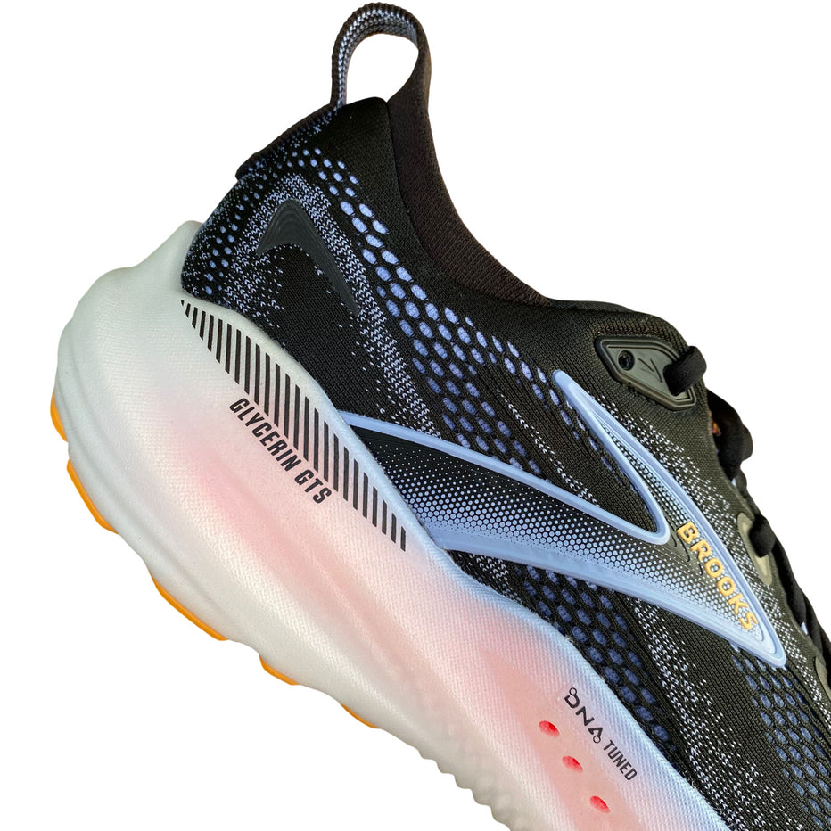 Dettaglio tomaia Brooks Glycerin GTS 22 realizzata con 61.3% materiali riciclati sostenibili