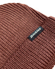 Etichetta Dickies cucita sul berretto Woodworth Andorra, simbolo di autenticità e qualità del brand workwear americano
