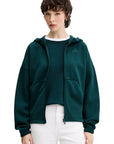 Look casual-chic perfetto per lavoro e tempo libero, eleganza e comfort della linea Essentials