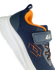 Vista posteriore delle scarpe Lotto Junior Rider blu con supporto tallone ottimale e morbidezza immediata per giovani sportivi