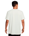 Maglietta tennis Nike Court Logo bianca con logo Nike sul petto, modello HJ3454-121