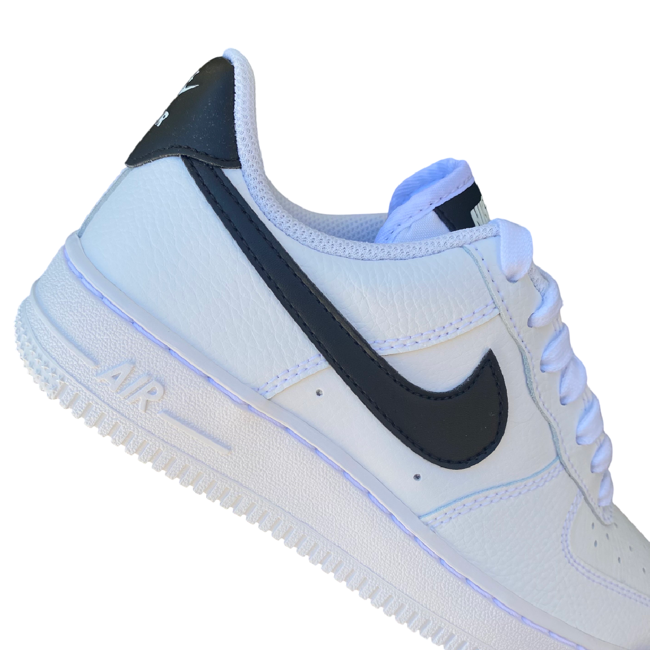 Nike DD8959-103 Air Force 1 '07 Bianco Nero - Sneakers Donna Stile Iconico - vista frontale swoosh
