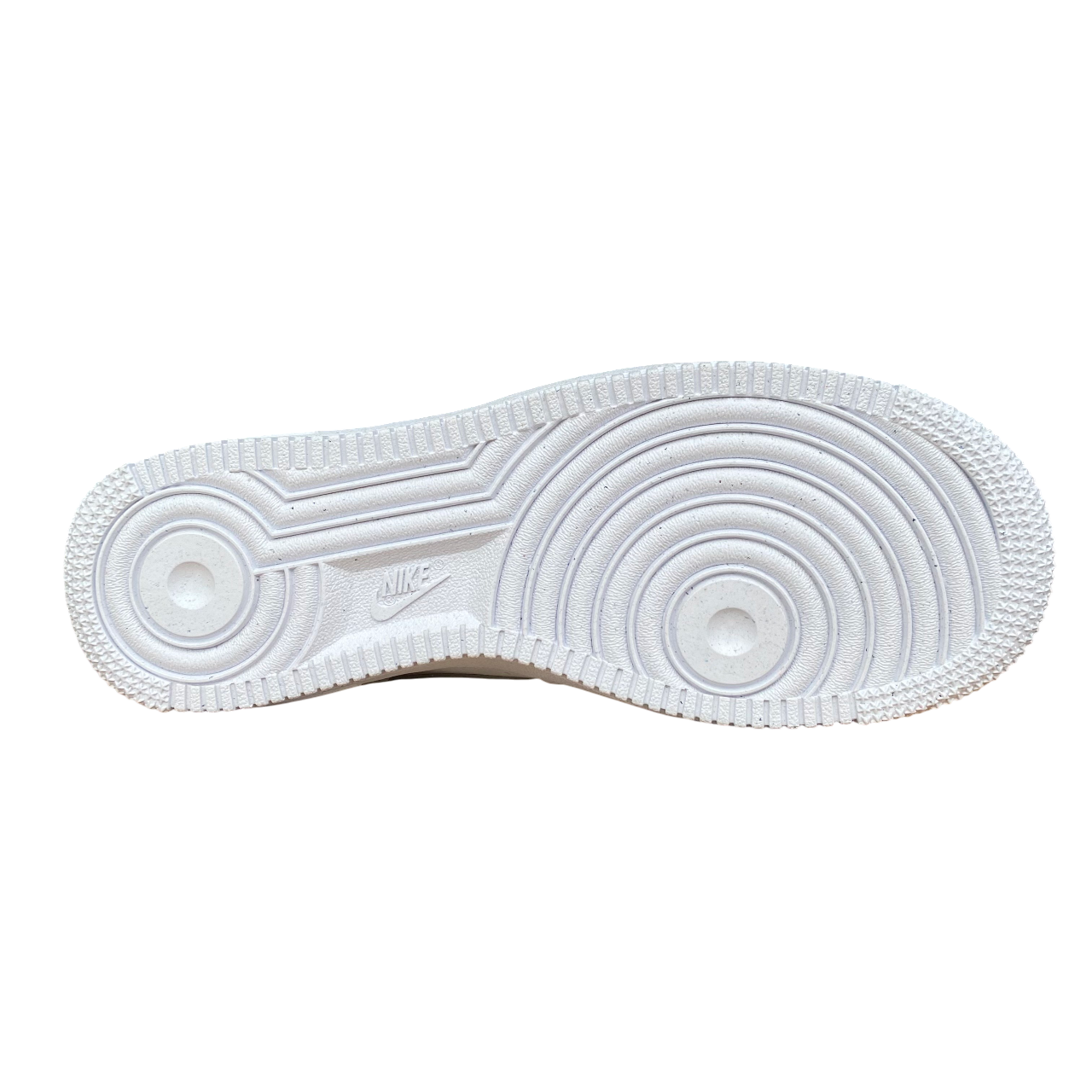 Dettaglio della suola delle Nike Air Force 1 '07 Next Nature bianco-grigio, modello DV3808-109