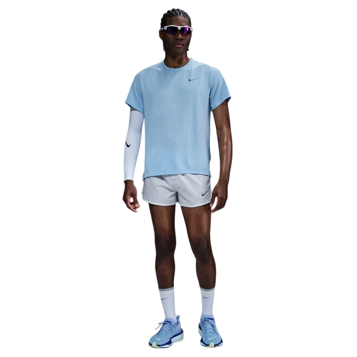 Maglietta running Nike Miler Breathe HJ4181-422 celeste da uomo con tecnologia Dry-FIT, inserti in mesh e logo riflettente - frontale