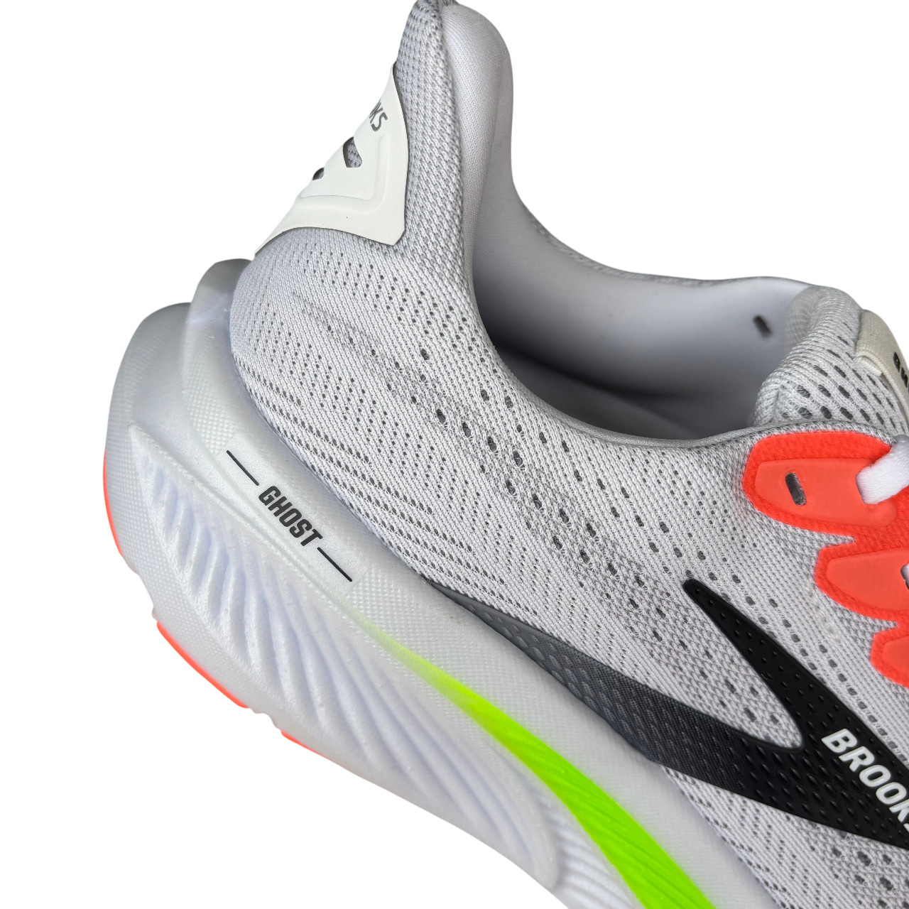 Scarpe da running Brooks Ghost 17 modello 110442 1D 112 in colorazione bianco, rosa e verde per uomo