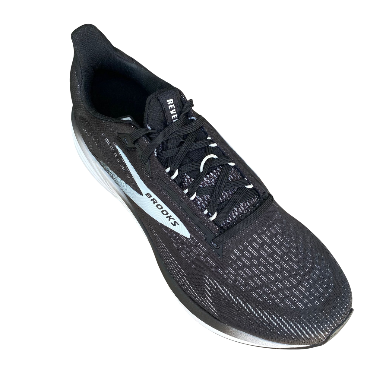 Brooks Revel 8 scarpe running uomo colore nero, vista frontale che mostra il design della tomaia