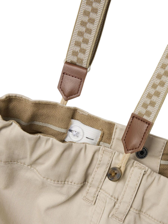 name it pantalone con bretelle da bambino Chino 13240607 sabbia