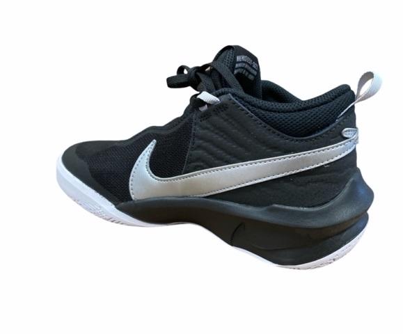 Nike scarpa da pallacanestro da ragazzo Team Hustle D 10 CW6735 004 nero-argento