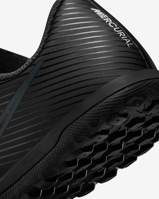 Nike Scarpa da calcetto da ragazzo Mercurial Vapor 15 Club Turf DJ5956 001 nero-bianco