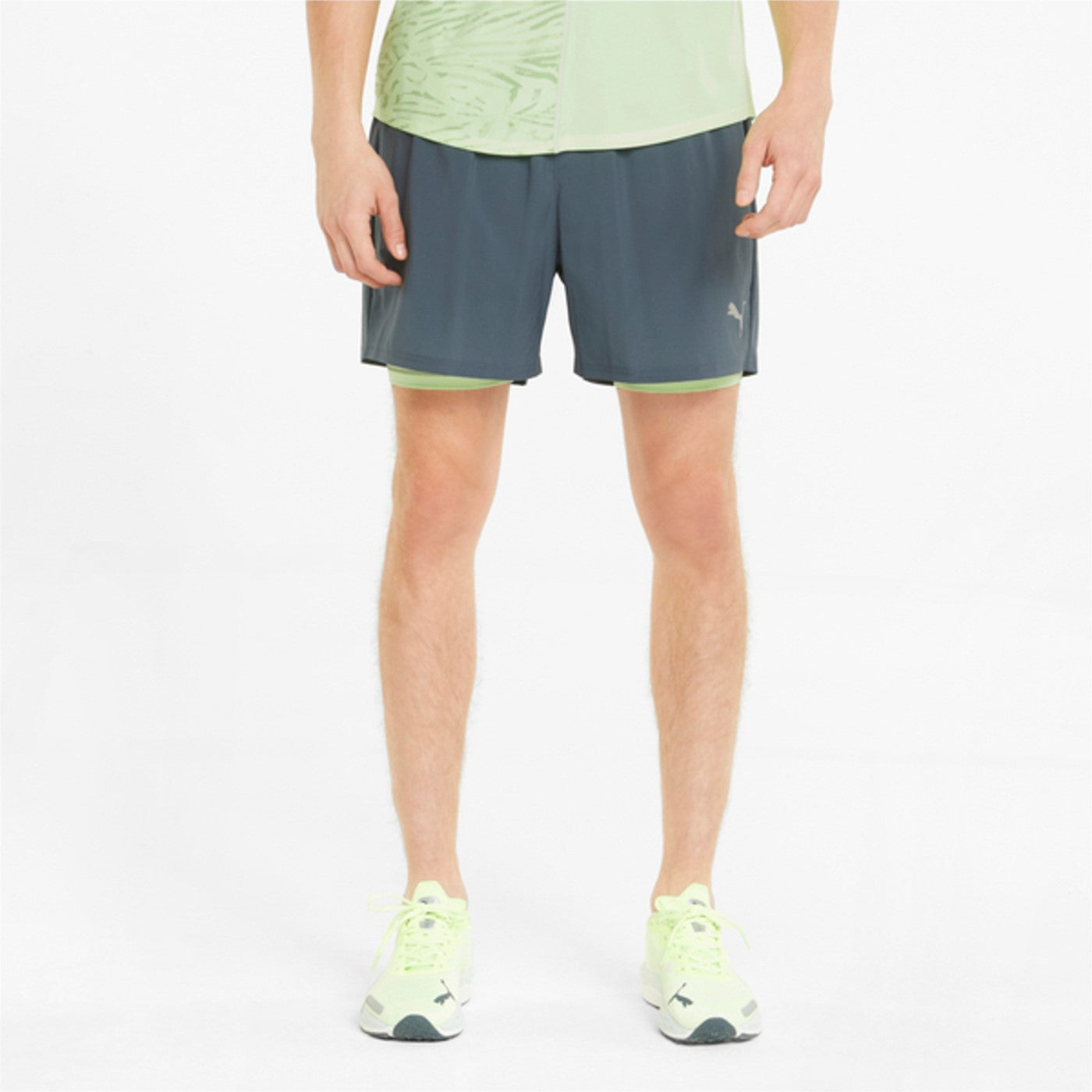Puma pantaloncino sportivo da corsa Run 2IN1 5" 521049-42 grigio-verde acido
