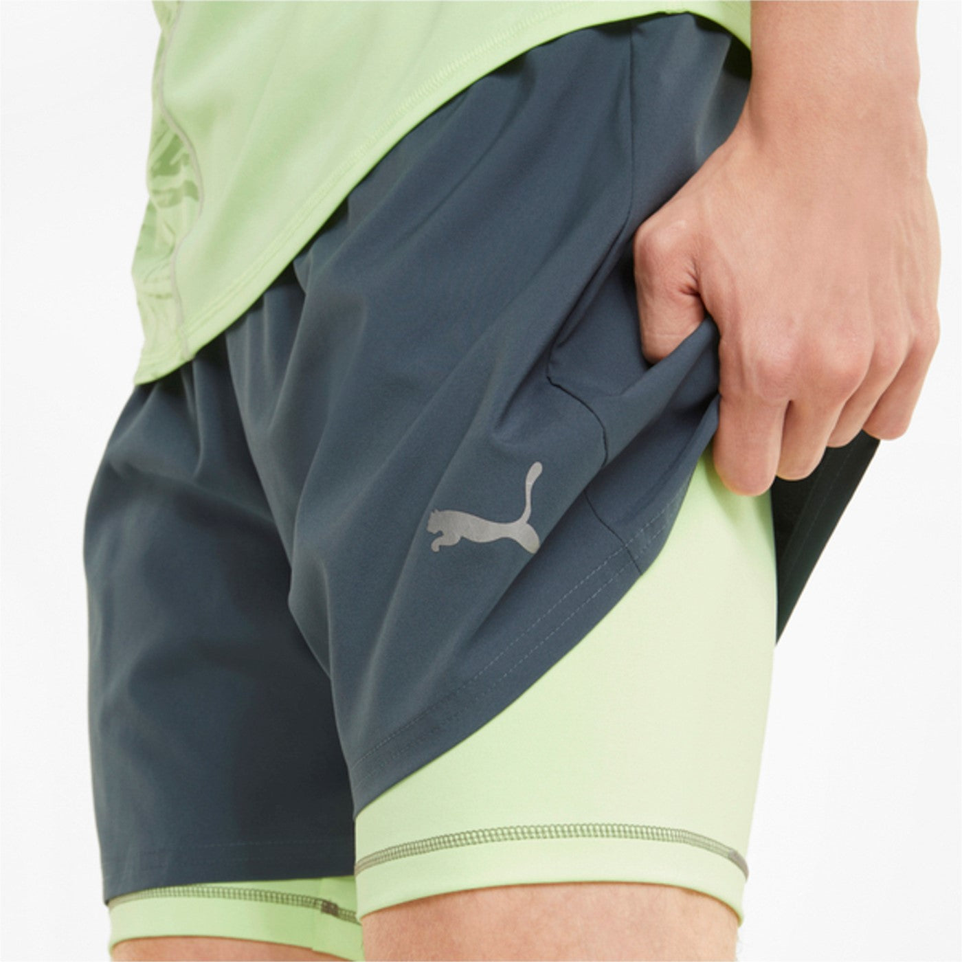 Puma pantaloncino sportivo da corsa Run 2IN1 5" 521049-42 grigio-verde acido