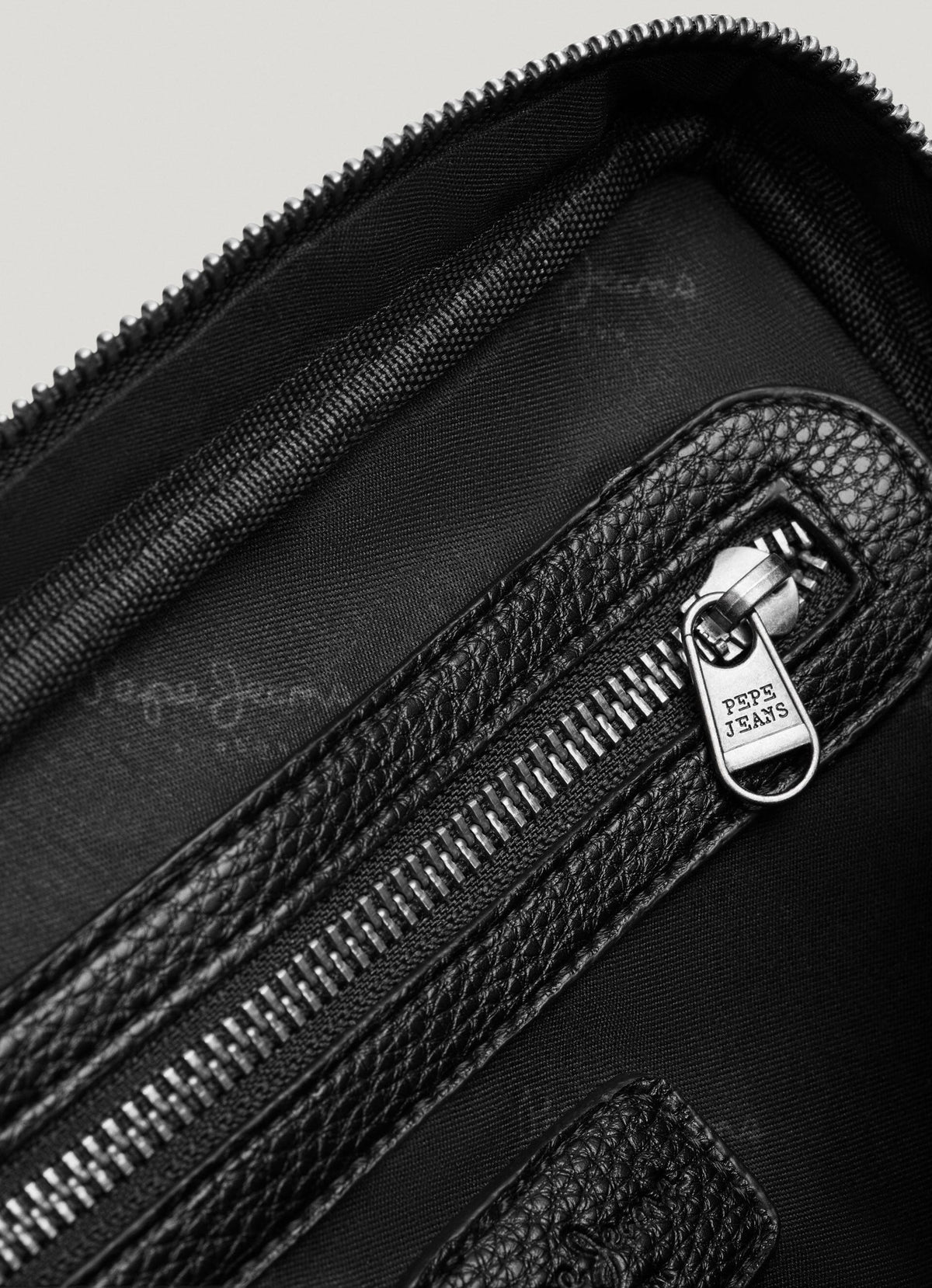 Pepe Jeans borsa a tracolla da donna in similpelle PL0300204 999 nera