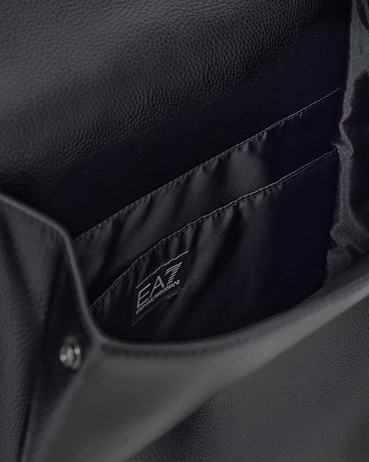EA7 ARMANI Zaino con finitura martellata e chiusura a fibbia 7X000760 AF29345 UC001 nero