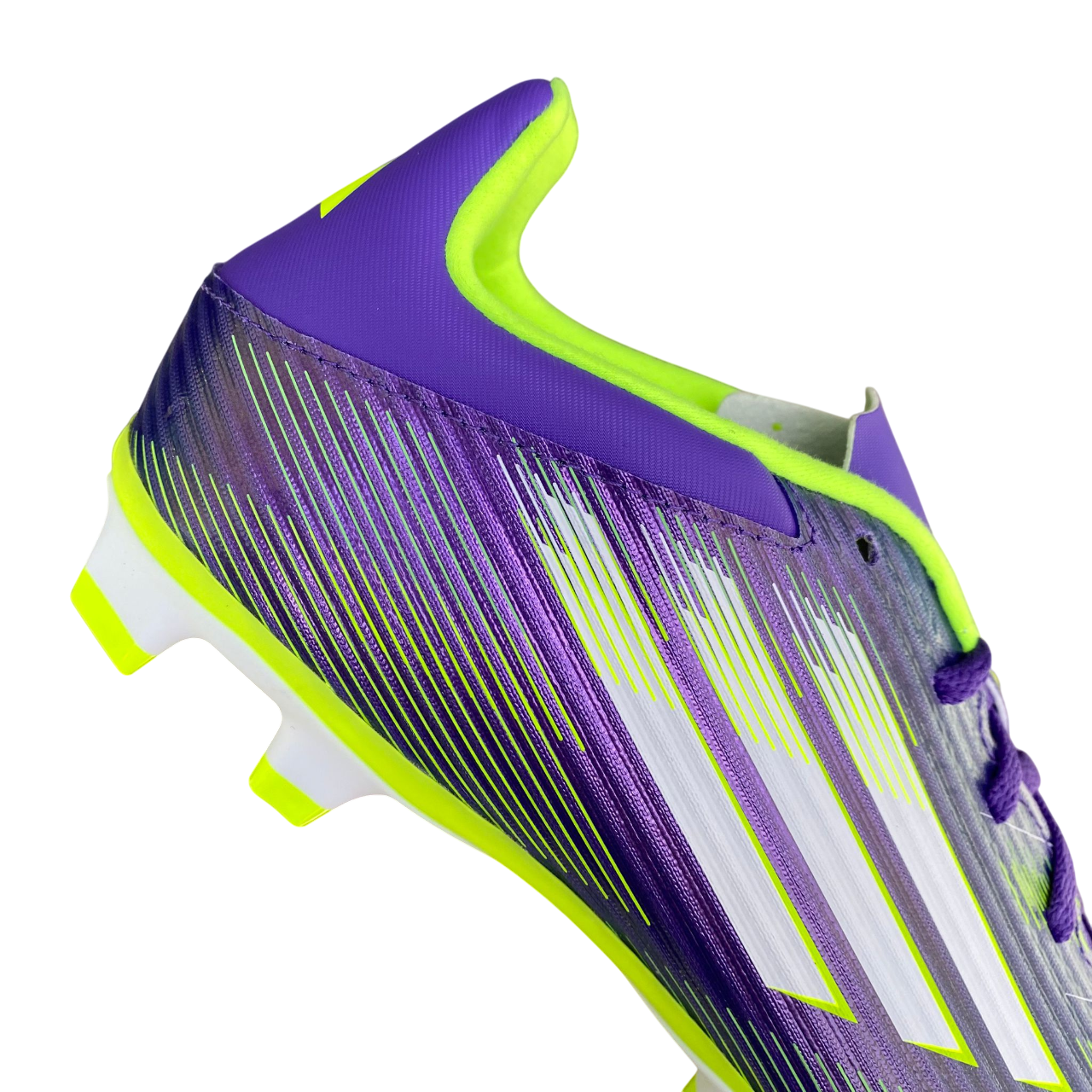 Scarpe da calcio Adidas F50 Club modello JI0043 leggendarie per velocità esplosiva, ritorno dell'icona F50 con DNA speed, vista suola
