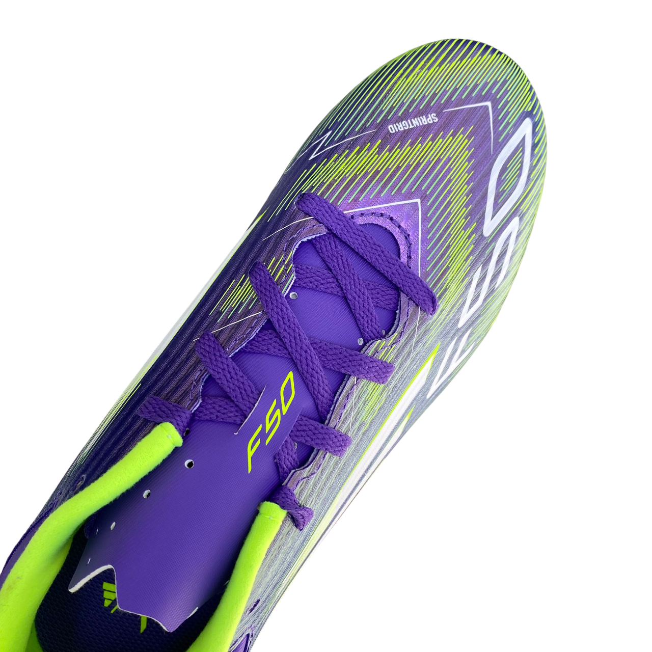 Scarpe da calcio Adidas F50 Club modello JI0043 leggendarie per velocità esplosiva, ritorno dell'icona F50 con DNA speed, vista tomaia