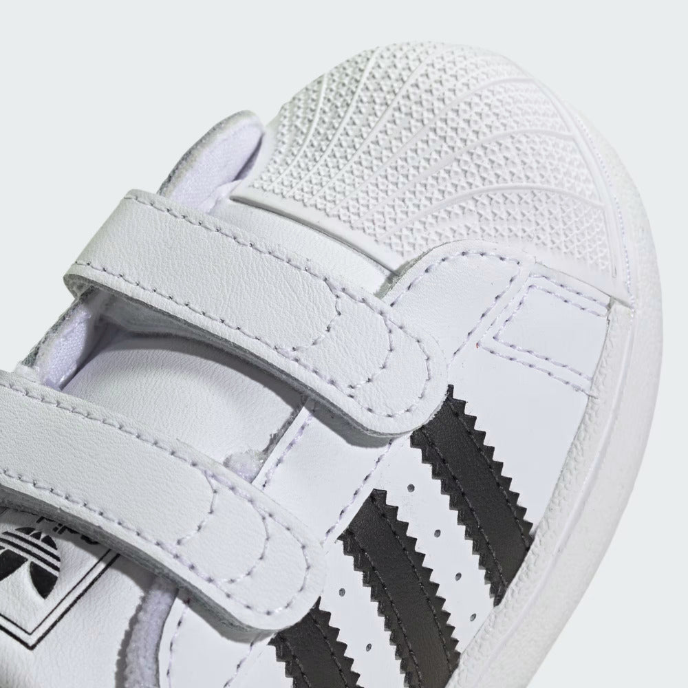 Adidas Originals scarpa sneakers infanti con velcro Superstar II JI3990 bianco-nero vista punta