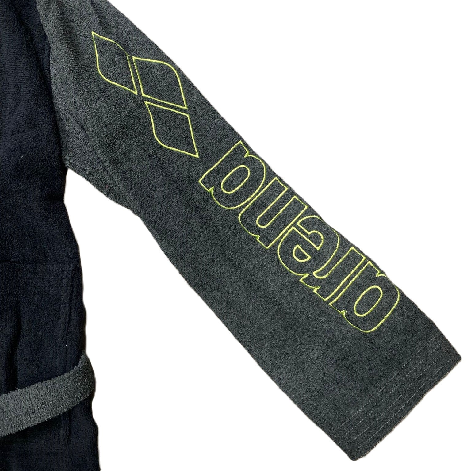 Arena Accappatoio Cotton Robe Bicolor 011690 550 Nero-Asfalto – Comfort Assorbente -logo