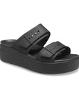 Crocs sandalo da donna con zeppa Brooklyn Buckle Low Wedge W 207431-001 nero