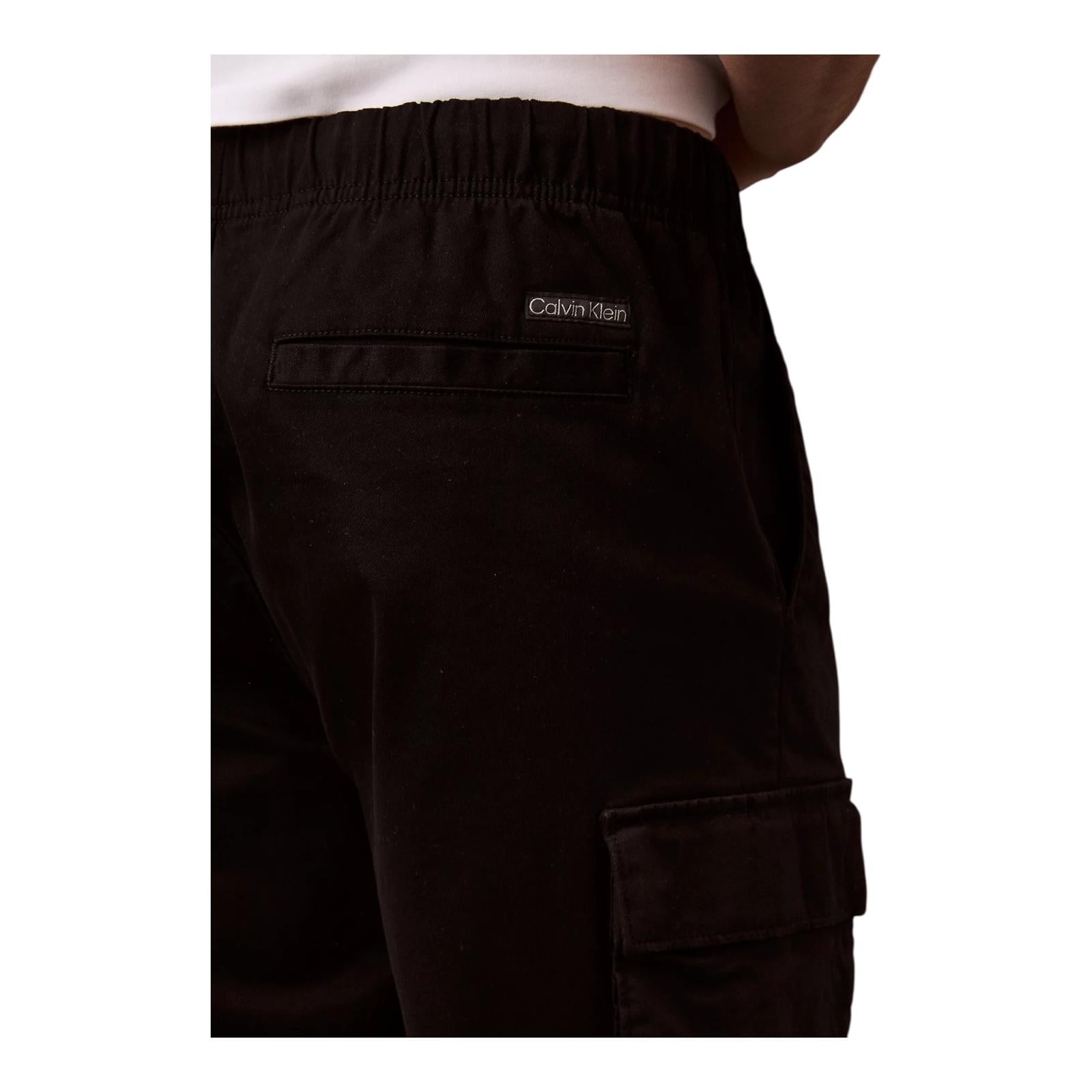 Calvin Klein Pantaloncini cargo in twill di cotone LV04RB618GUB1 nero