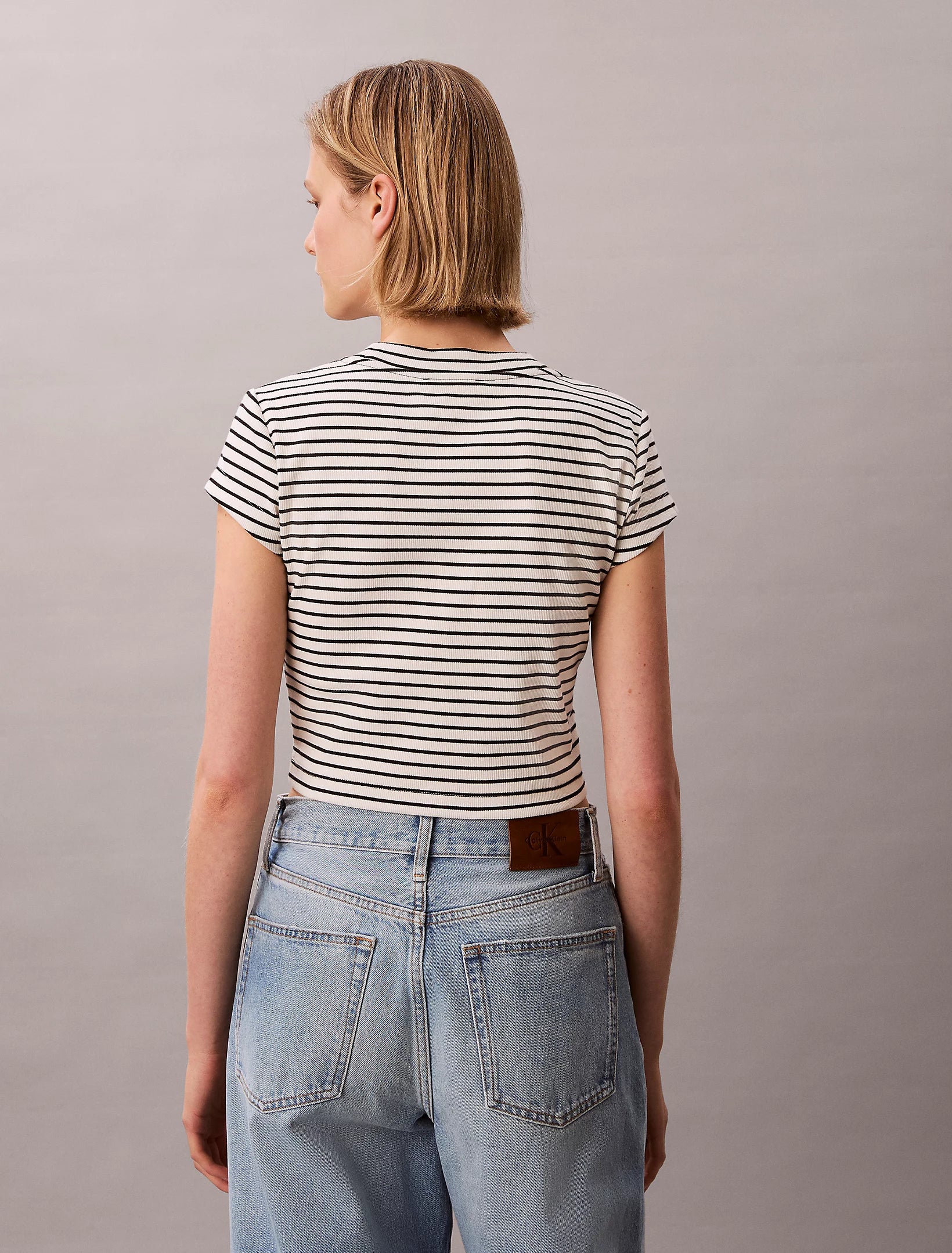 Calvin Klein T-Shirt da donna a righe a costine sottili LV047F833G XDY nero-bianco