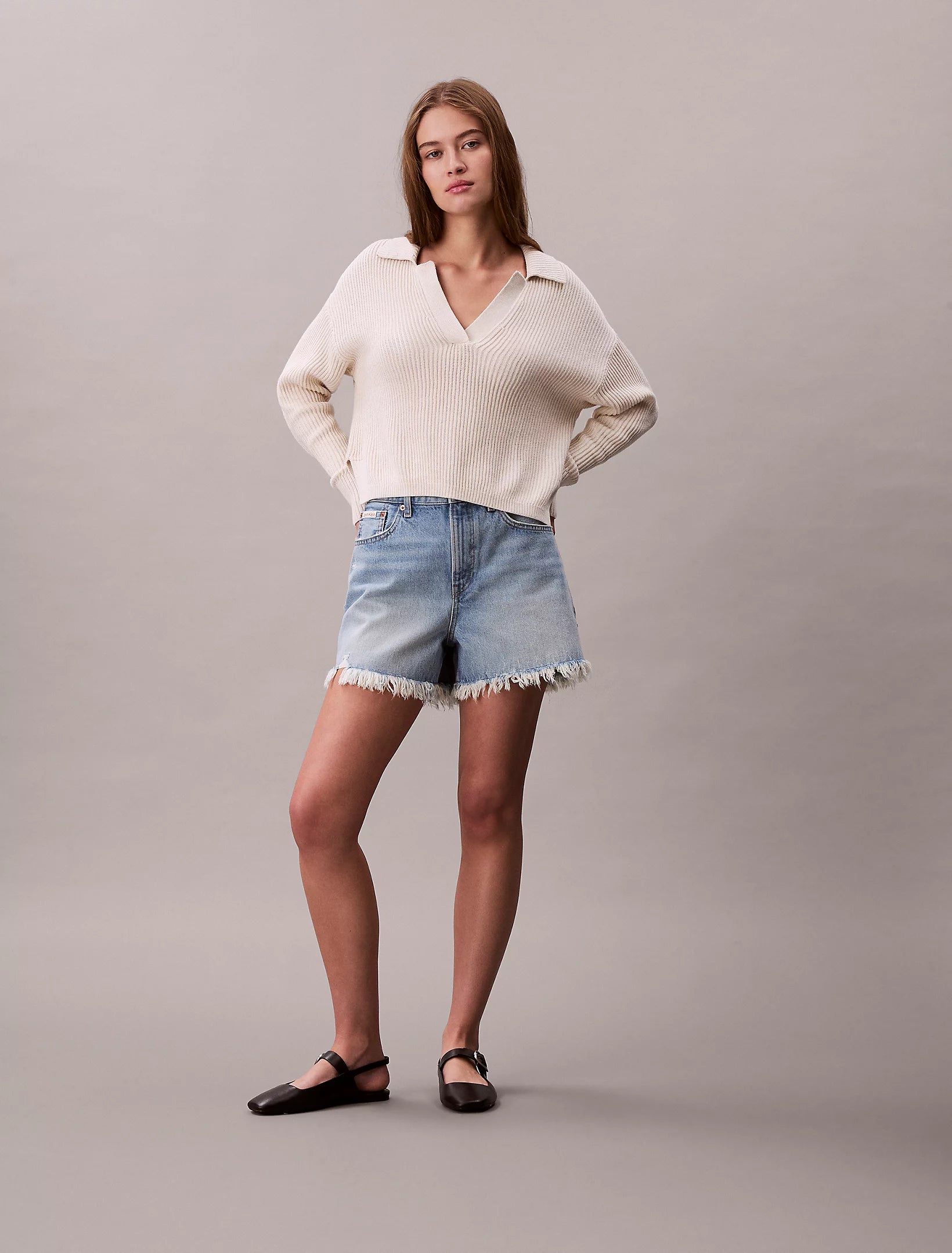 Calvin Klein pantaloncino in denim sfrangiato con taglio relaxed stile anni '90 LV047F765G XHE blu