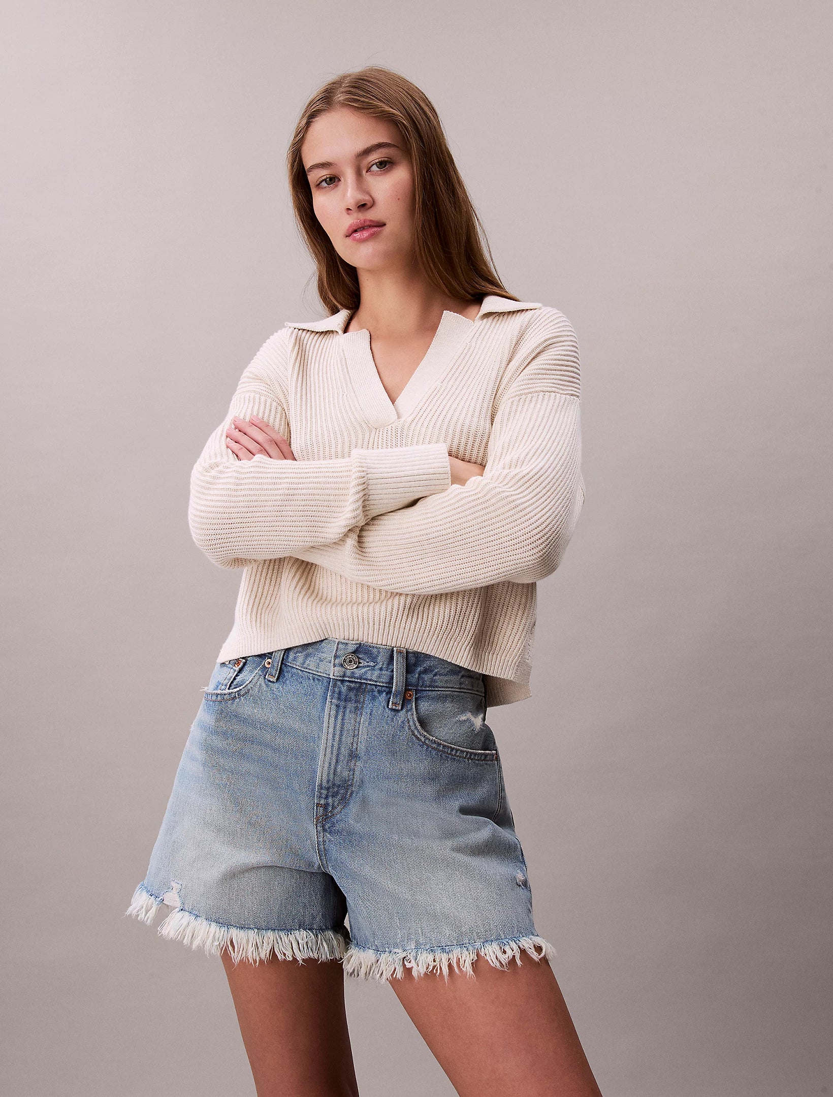 Calvin Klein pantaloncino in denim sfrangiato con taglio relaxed stile anni '90 LV047F765G XHE blu