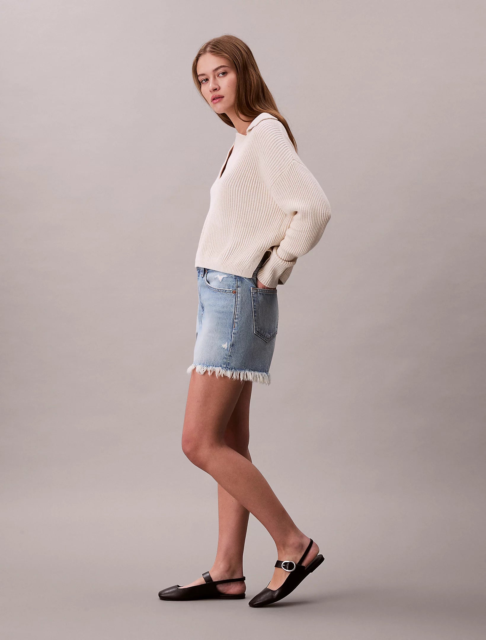 Calvin Klein pantaloncino in denim sfrangiato con taglio relaxed stile anni '90 LV047F765G XHE blu