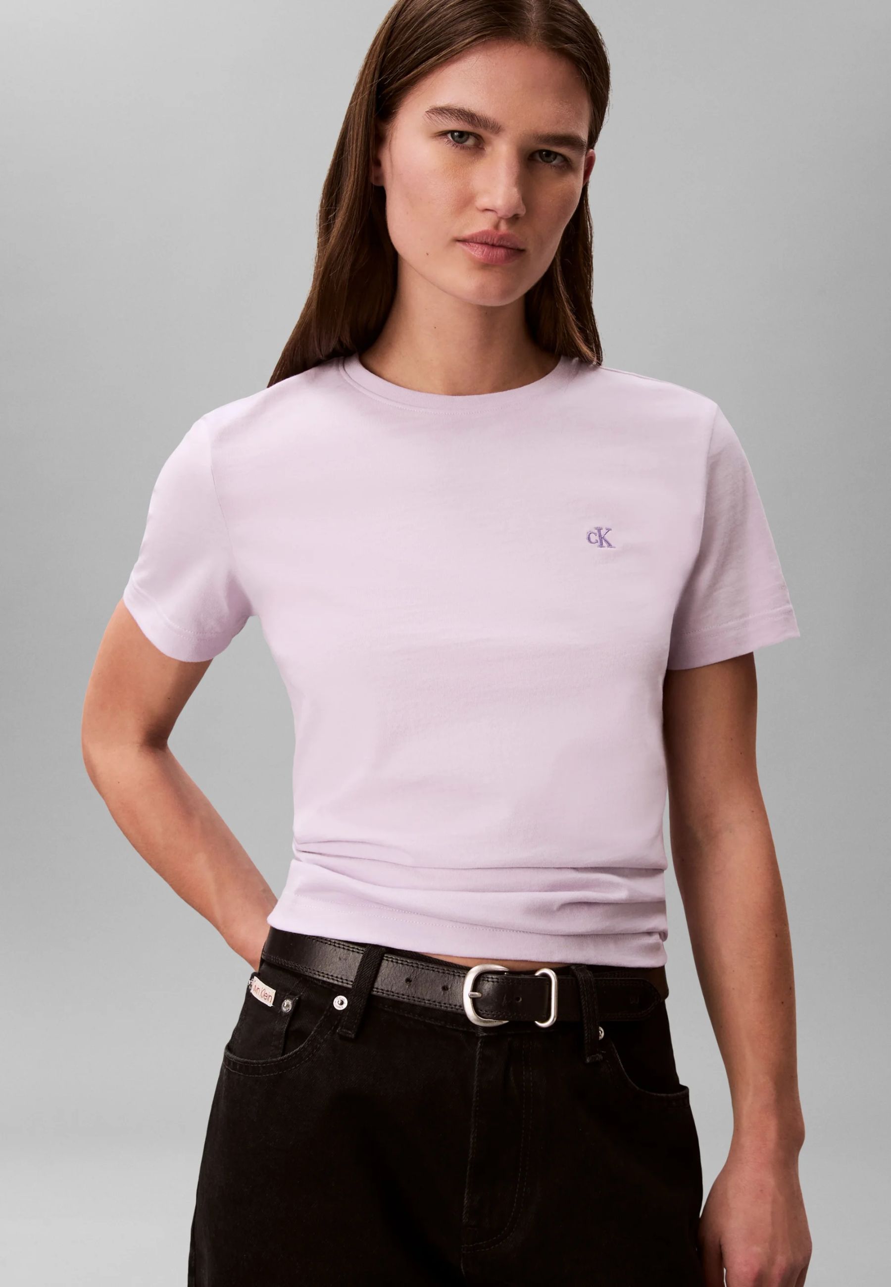 Calvin Klein t-shirt da donna manica corta LV047B224G 3OQ lilla