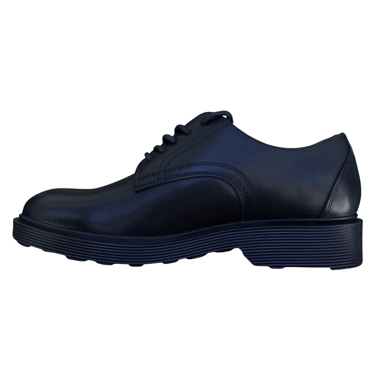 Vista laterale interna Cult OZZY Oxford pelle nera spazzolata con dettagli eleganti e costruzione premium