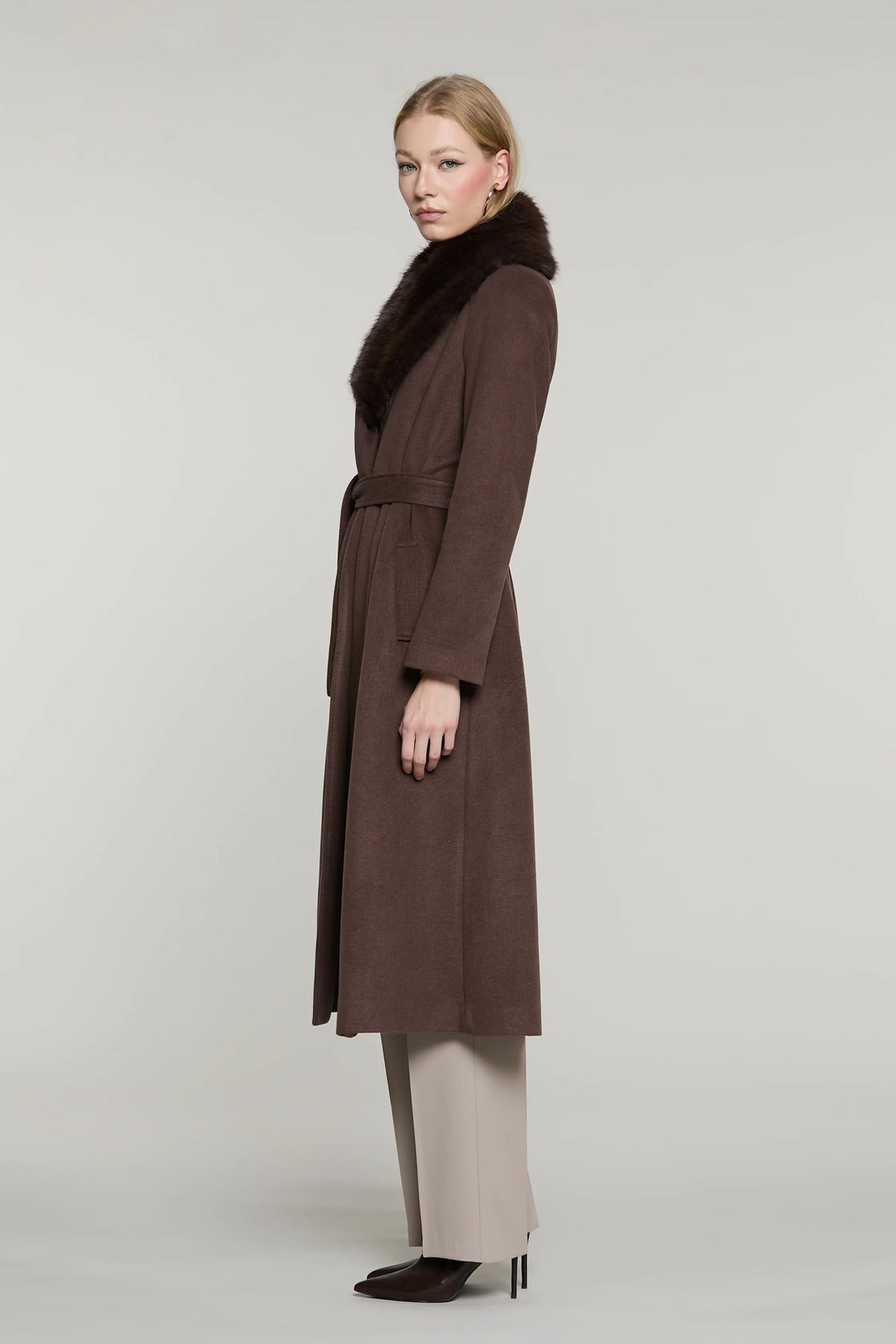 Relish Cappotto ANNAPUR_BIS lungo manica lunga con collo pelliccia staccabile più cintura più tasche RDA2605550002 marrone