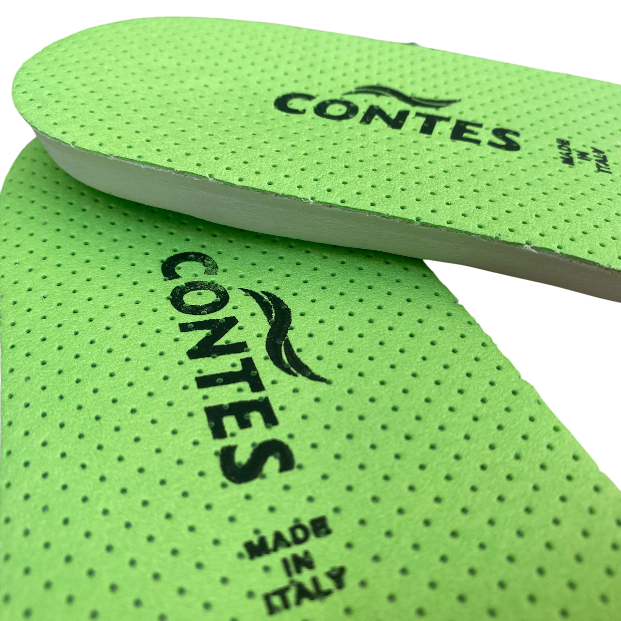 Dettaglio della tecnologia memory foam e microfibra traforata delle solette Contes 103/V, Made in Italy vegan per massimo assorbimento umidità