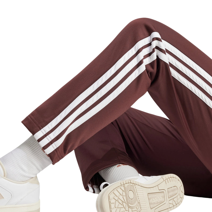 Dettaglio Taglio del Pantalone Adidas - Tuta Track Essentials