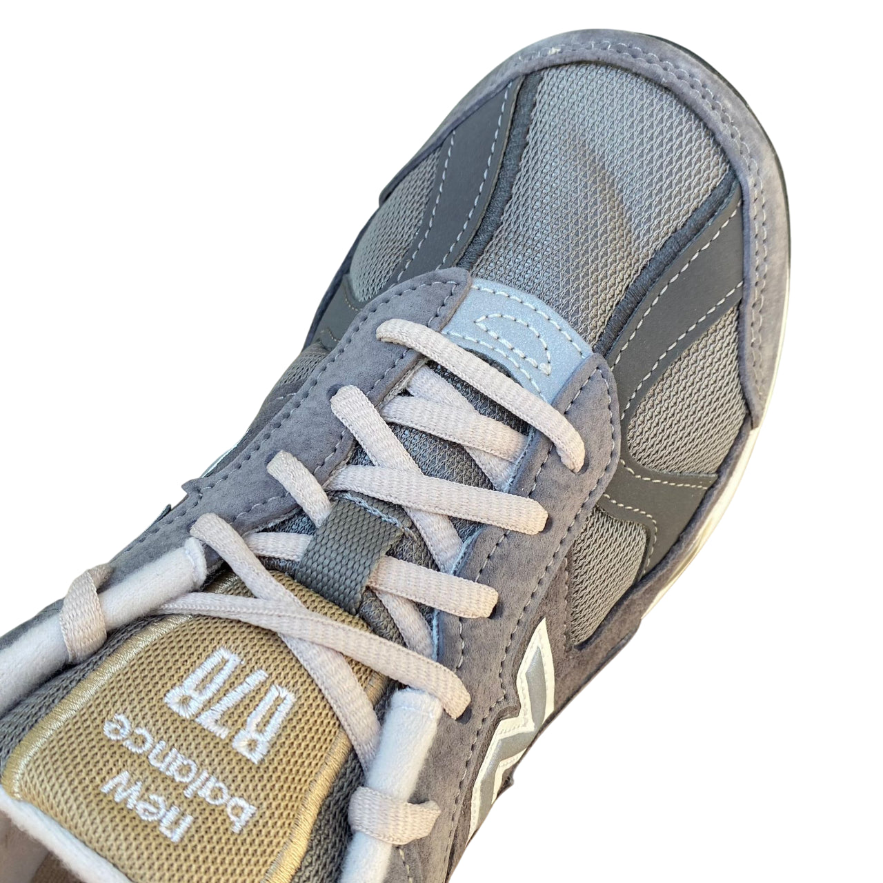 Dettaglio tomaia New Balance CM878MG1 in camoscio e mesh per traspirabilità e supporto ottimale