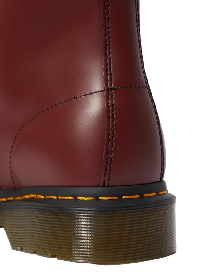 Dr. Martens – Stivale Stringato 1460 Mono 11822600 Rosso Ciliegia | Pelle Smooth, Icona Urban, Comfort Everyday - dettaglio tacco