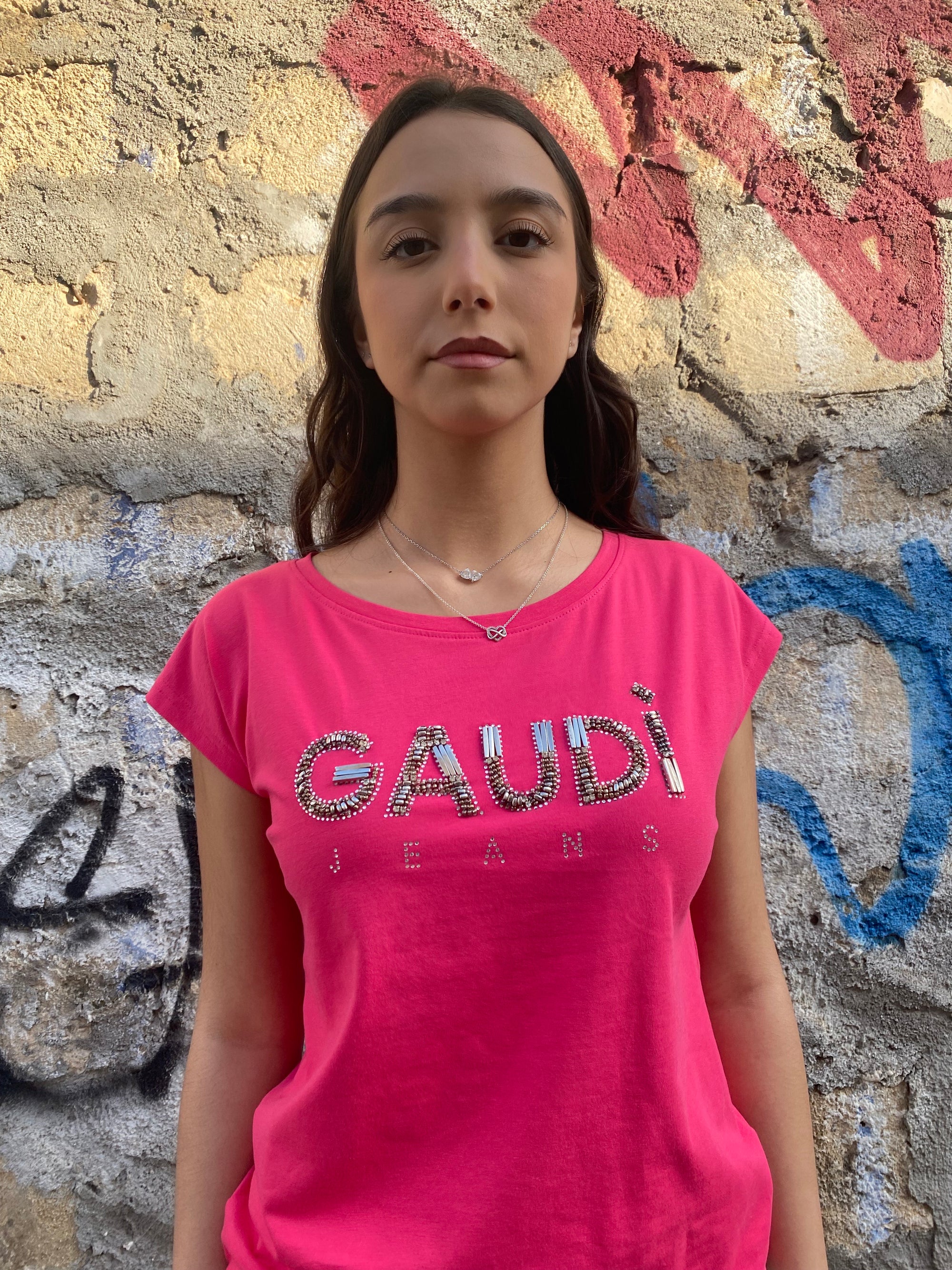 Gaudì maglietta manica corta da donna con logo in applicazioni metalliche 511BD64025 3435 fucsia