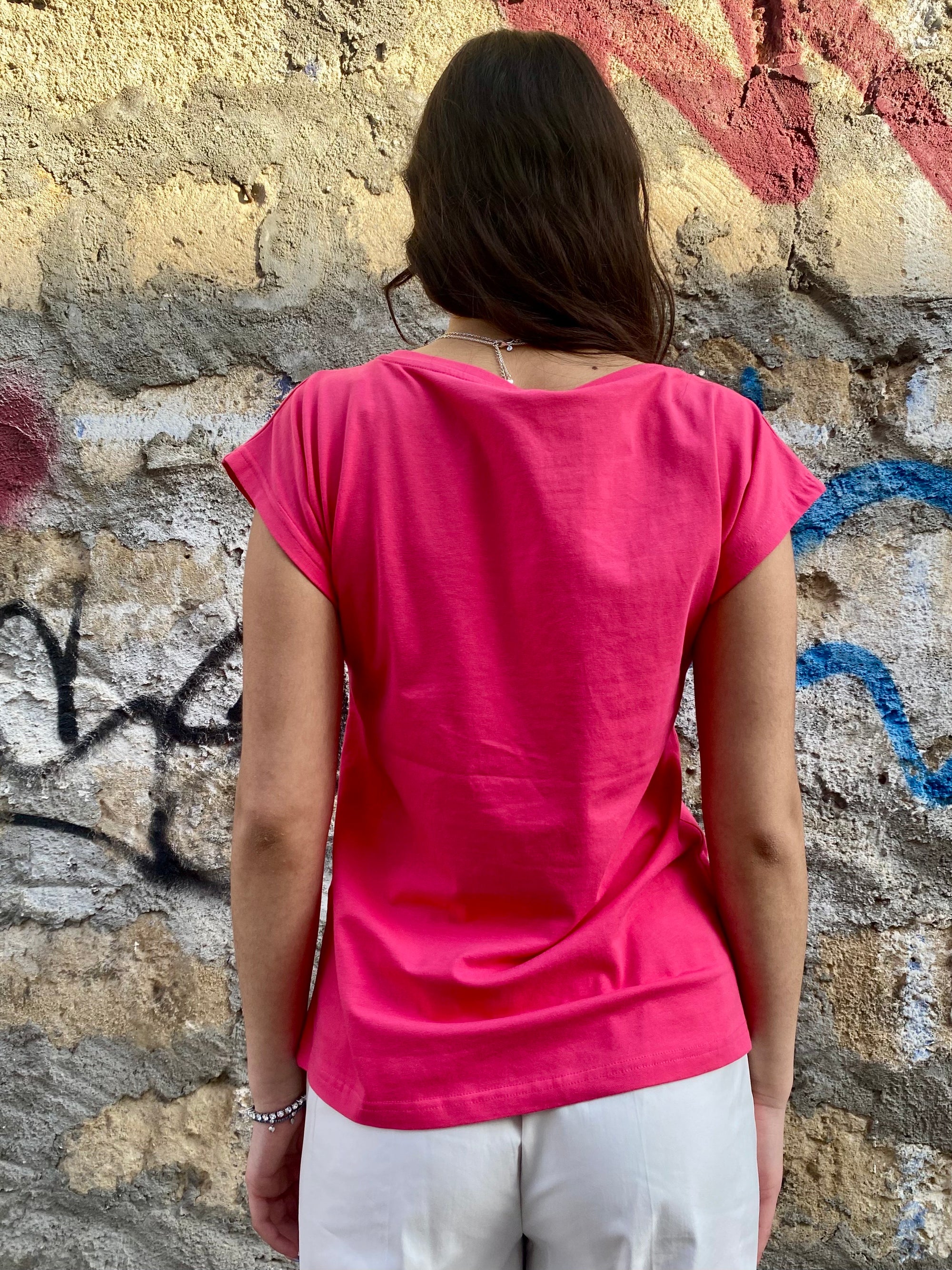 Gaudì maglietta manica corta da donna con logo in applicazioni metalliche 511BD64025 3435 fucsia