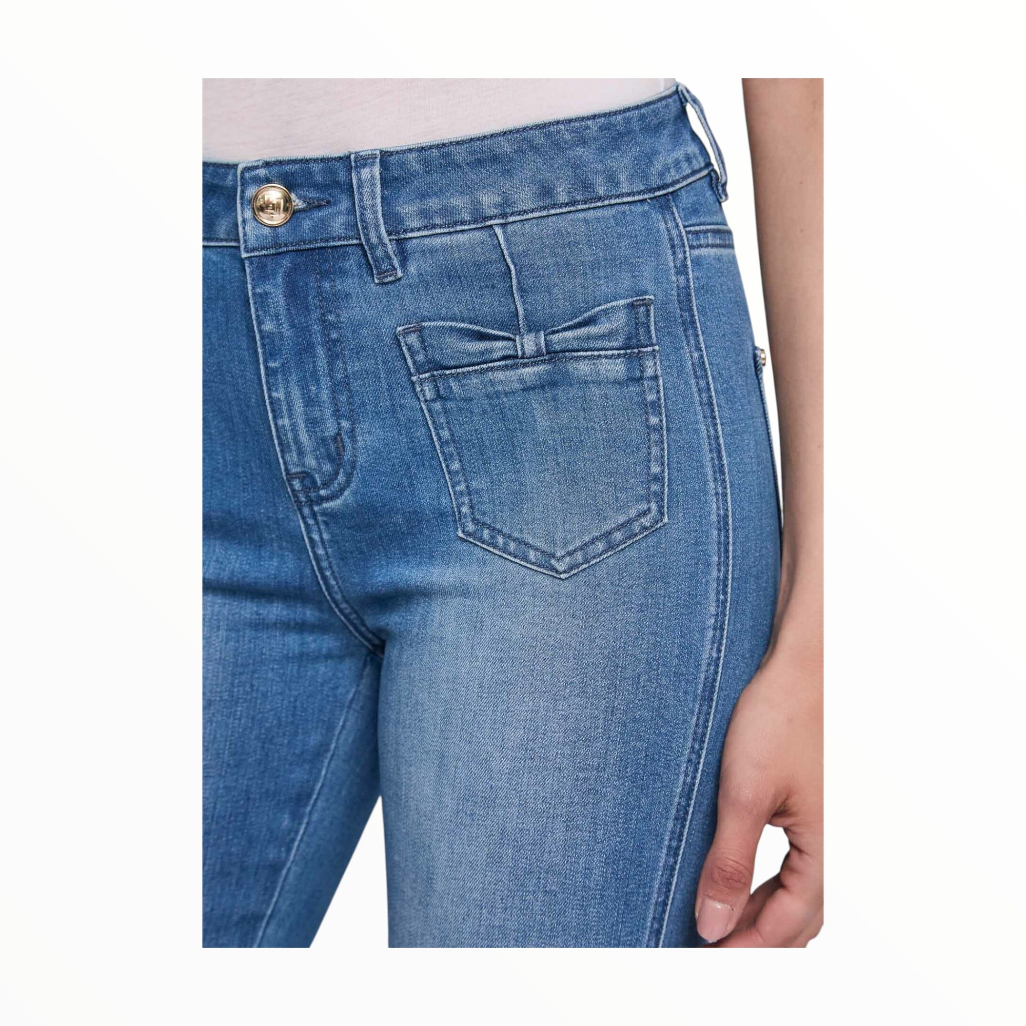 Gaudì pantalone Jeans flare cropped da donna in cotone used 611BD26014 blu chiaro vista tasca