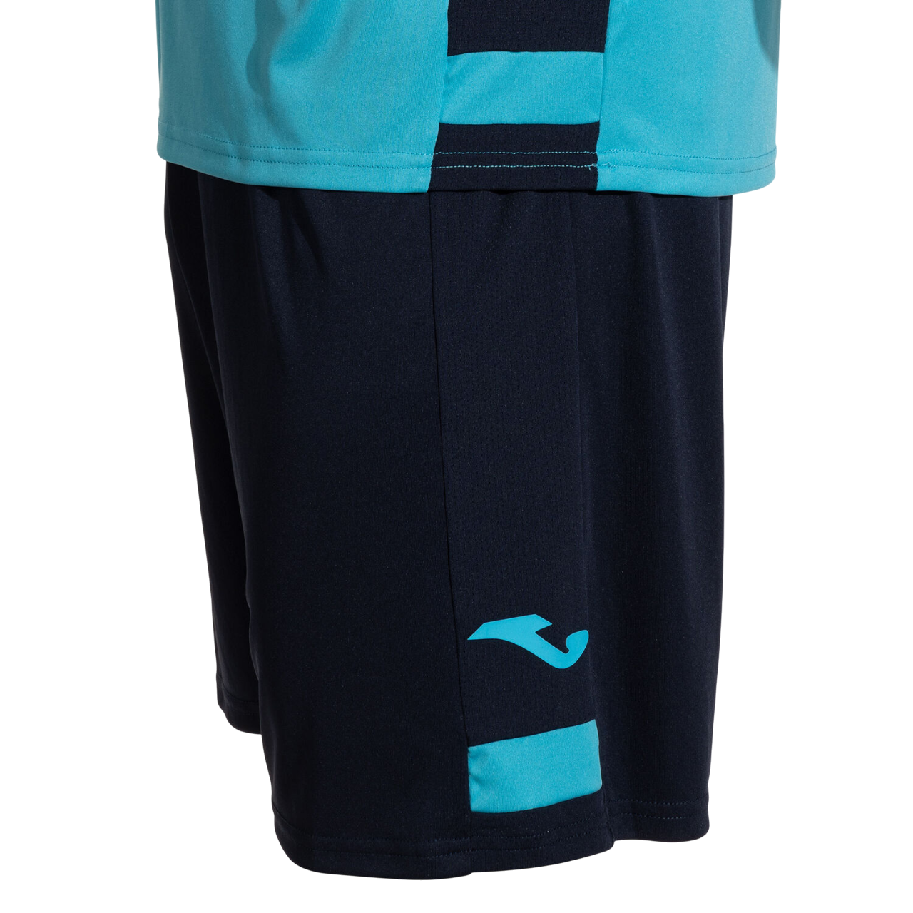 Completo sportivo Joma Lider Set uomo #104285.013 turchese fluorescente e blu scuro, t-shirt con collo rotondo e pantaloncino coordinato, pannelli in mesh traspirante