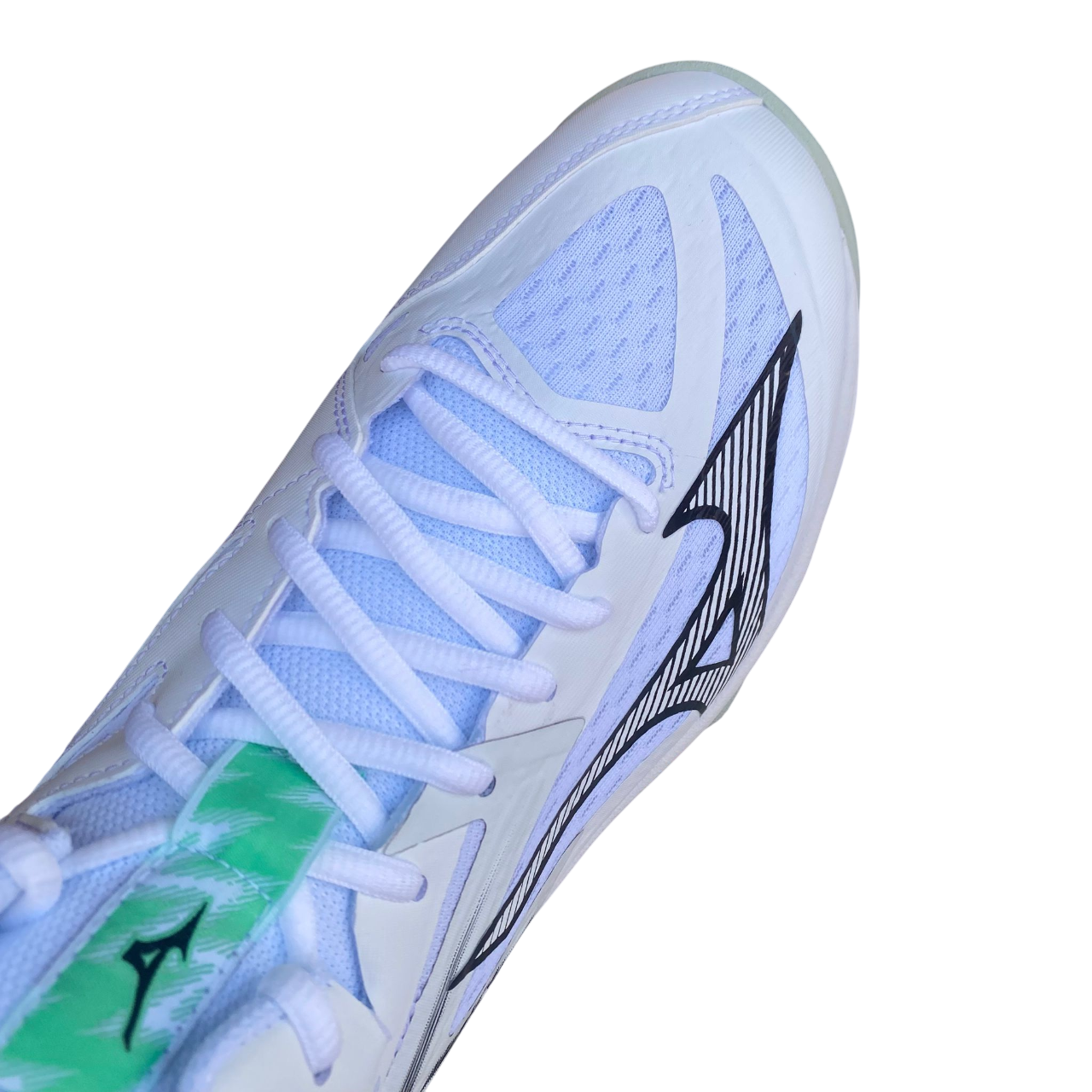 Scarpe da pallavolo Mizuno Thunder Blade Z Mid modello V1GA237516 colore bianco con design mid-cut per protezione caviglia professionale, vista tomaia