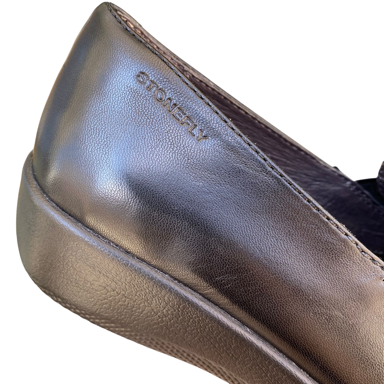 Mocassini neri da donna Stonefly modello Paseo IV in nappa leather, eleganti e comodi, dettaglio logo