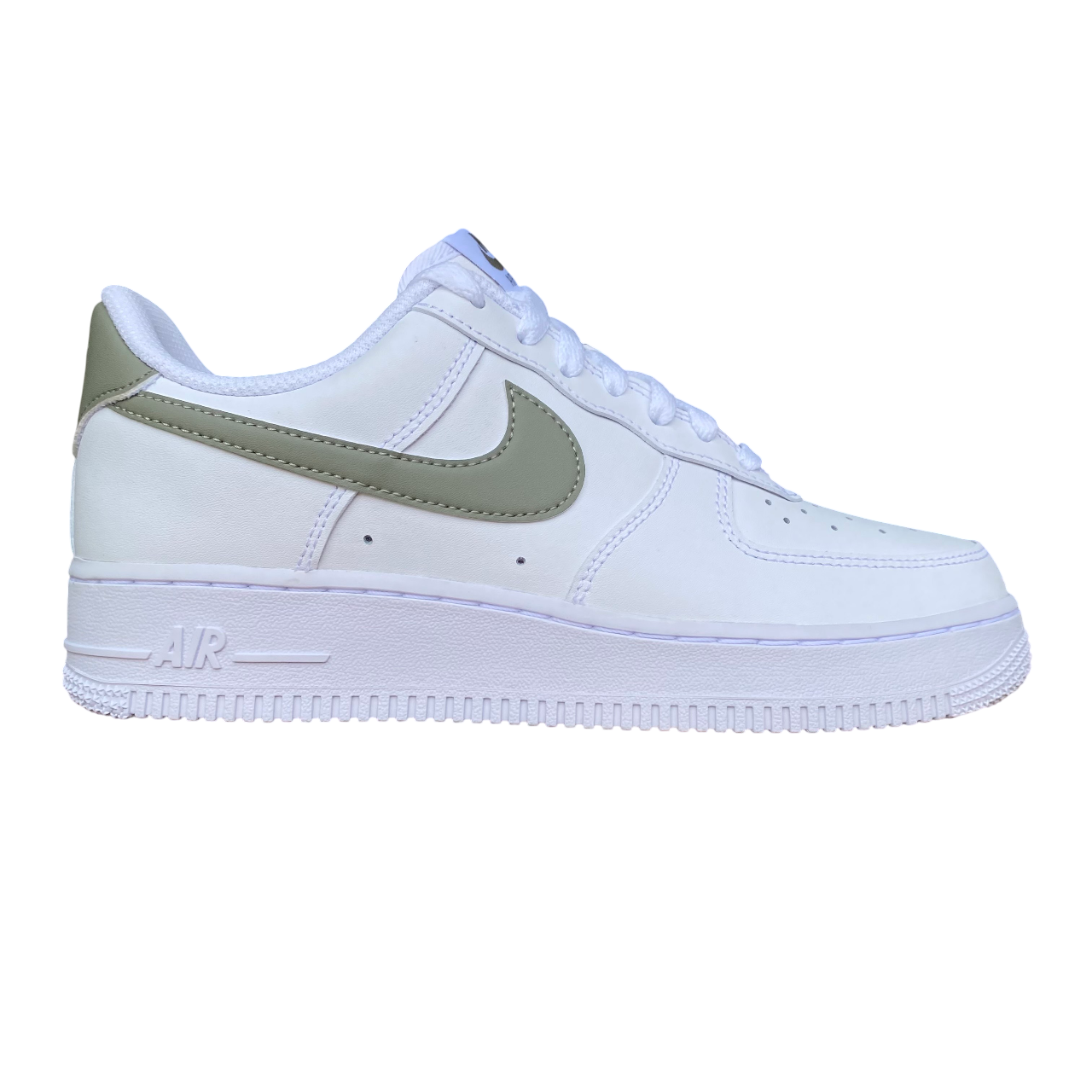 Nike Air Force 1 '07 bianche con dettagli verdi da uomo modello FJ4146-116, sneakers iconiche con design classico, suola in gomma e tomaia in pelle premium per stile urbano - estarno