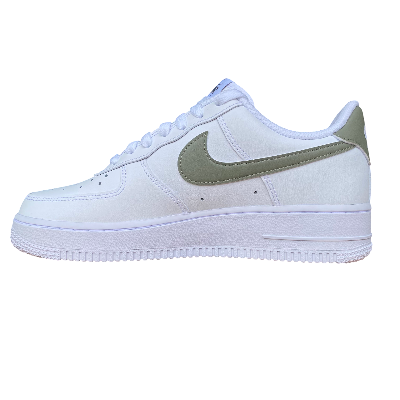 Nike Air Force 1 '07 bianche con dettagli verdi da uomo modello FJ4146-116, sneakers iconiche con design classico, suola in gomma e tomaia in pelle premium per stile urbano - interno