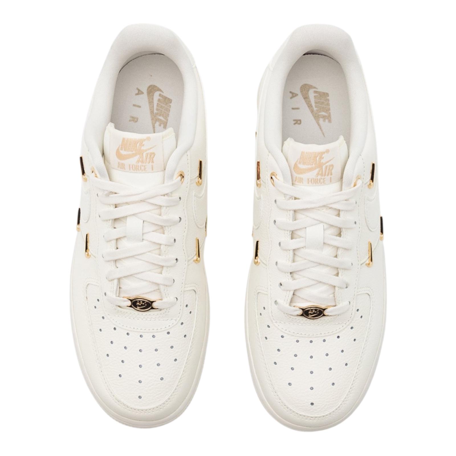 Nike Air Force 1 '07 LX FV3654-111 Sail Oro Sneakers Donna coppia vista dall'alto