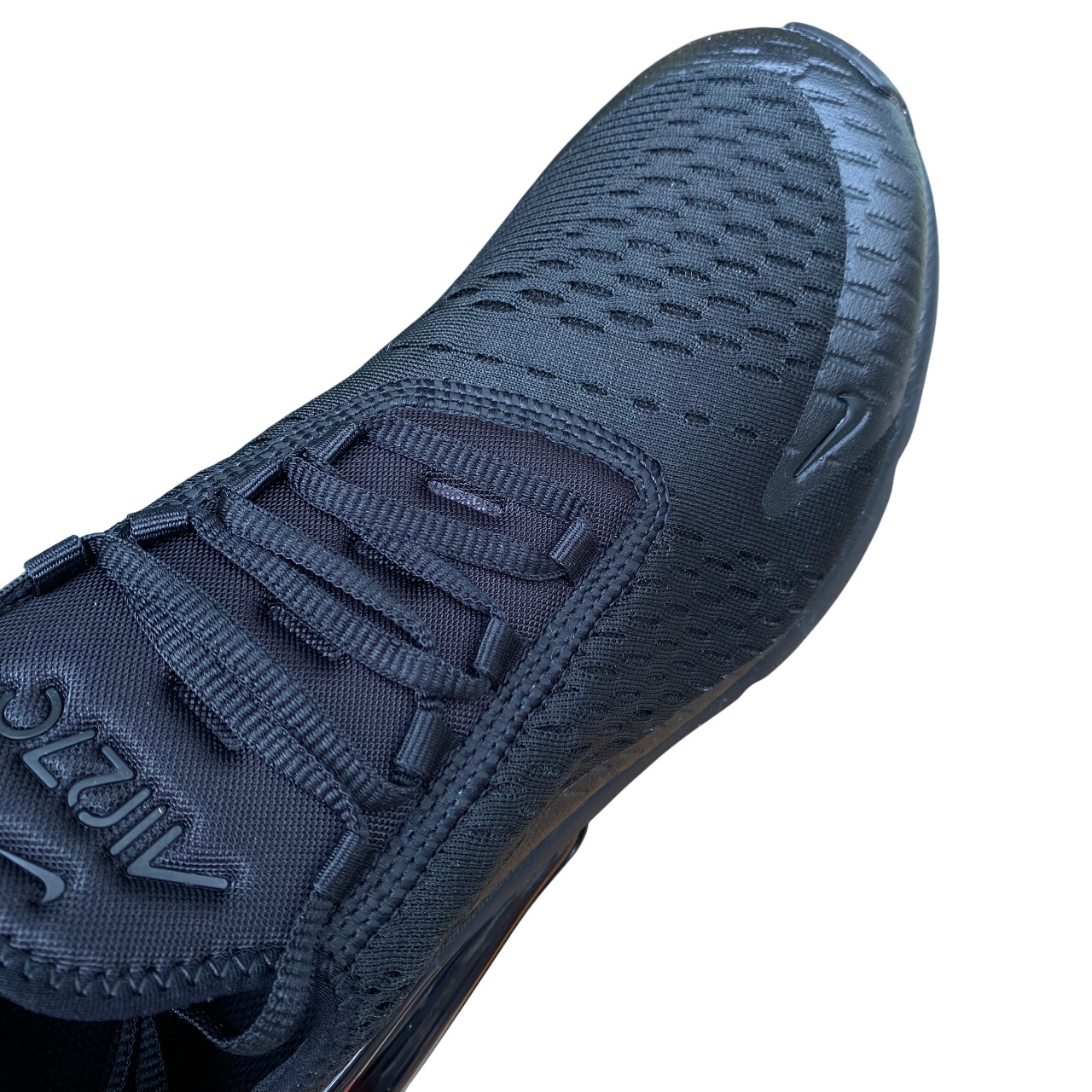 Nike Air Max 270 total black da uomo modello AH8050-005 con unità Air visibile, design elegante e ammortizzazione superiore per uso quotidiano e sportivo - punta